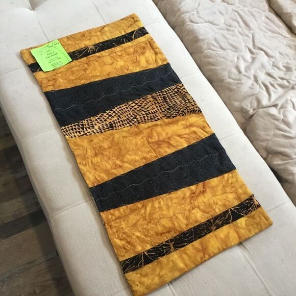 NWT. Hand Crafted Quilted Runner Gold & Black - Picture 1 of 11